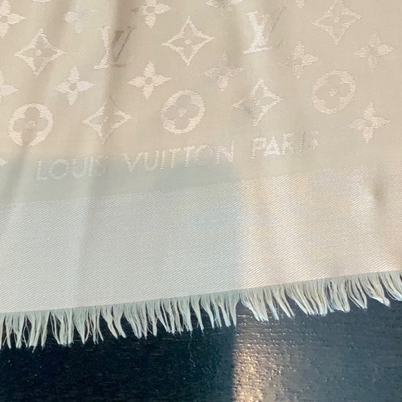 Louis Vuitton Monogram Scarf - Picture 2 of 9